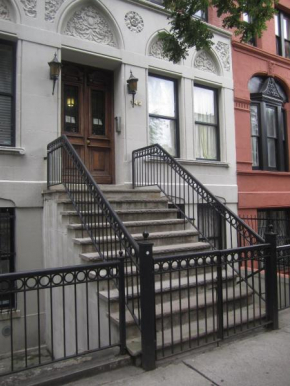 Отель NYC Townhouse Apartment  Нью Йорк